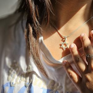 Pendentif et breloque en argent fin de style religieux étoile léger pour cadeau de Noël - Product Image 1