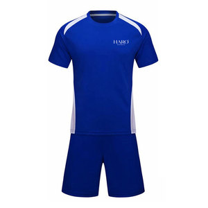 Tenue de football fabriquée en tissu respirant conçu pour garder les joueurs au frais et au sec pendant les matchs de football intenses - Product Image 1