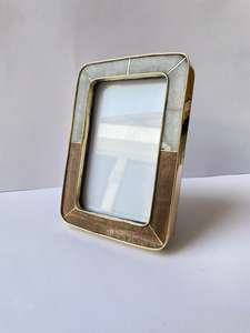 Cadre photo fait main en résine et en laiton avec bordure dorée, design moderne, prix de gros Cadres photo décoratifs de l'Inde - Product Image 4