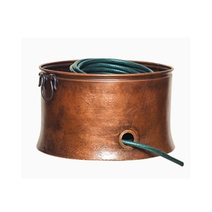 Bol de tuyau en cuivre antique avec poignée pour arroser les plantes de jardin à la maison - Product Image 1