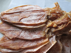 Calamar seco en trozos, calamar desmenuzado y seco en planos cerrados - Product Image 2