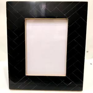 Marco de fotos con incrustaciones de hueso y resina hecho a mano al mejor precio para mostrar fotos preciadas - Product Image 3