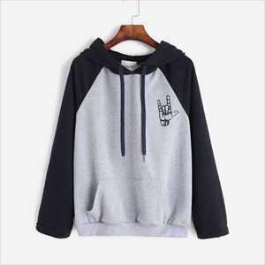 Sweat à capuche pour femme à manches longues, confort ultime, en polaire respirante, style chic, avec techniques de teinture tie-dye effet délavé tendance sur le devant - Product Image 2