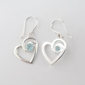 Boucles d'oreilles clous en topaze bleu ciel, argent sterling 925 plaqué or, bijoux faits à la main, pierre de naissance de décembre, élégantes pour femmes - Product Image 3