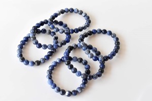 ขายส่งสร้อยข้อมือโซดาไลต์สีน้ำเงินคุณภาพสูง ขนาด 8 มม. ทรงกลม สำหรับการทำสมาธิและเป็นเครื่องประดับ - Product Image 1
