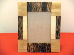 Cadre photo élégant tout matériel fait à la main en bois personnalisable/corne/os/coquille verticale pour produit chaud de table en Inde - Product Image 4