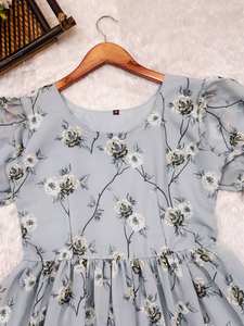 Maxi vestido fluido para mujer étnico con estampado floral, corte holgado, diseño escalonado, mangas abullonadas y botones para viajes, ropa de verano - Product Image 5