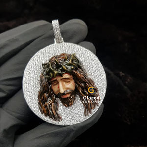 Impressionnant pendentif Jésus de style Hip Hop en or blanc 10 carats et entièrement clouté de diamants ronds de Moissanite taillés en brillant - Product Image 5