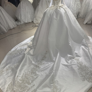 Vestido de Novia DW0185 Moderno y Minimalista con Escote en V, Cola de Capilla, Lentejuelas, Flores de Encaje, Apliques de Cristal y Bordado - Product Image 3