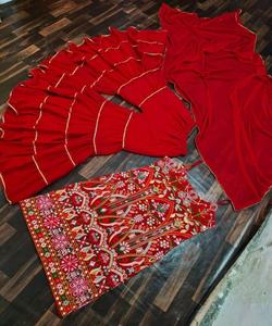 Collection saisonnière Filet de soie Gris Couleur Occasion spéciale Fantaisie Indien Vêtements pour femmes Prix de gros en Surat Ethnique - Product Image 1