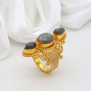 Venta al por mayor hecho a mano declaración moda anillo Triple azul labradorita ovalada forma de pera piedra preciosa regalos personalizados para mamá - Product Image 4