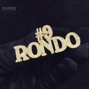 จี้เพชรโมอิสซาไนต์เงินแท้ 925 ชุบโรเดียม สำหรับผู้ชาย ดีไซน์หรูหรา สลักอักษรย่อตามสั่ง พร้อมใบรับรอง รูปทรงกรงเล็บ สไตล์แร็ปเปอร์ - Product Image 2