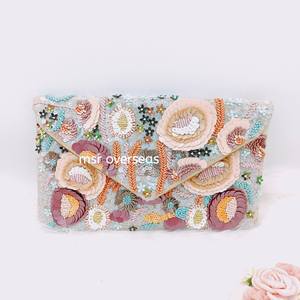 Vente en gros de sacs à main vintage à motifs floraux pochette à perles doublure en polyester multicolore décor de lettres à boutons - Product Image 2