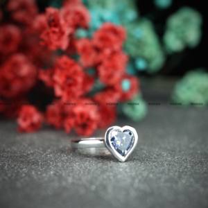 Bague de fiançailles en moissanite taille cœur sertie clos en argent 925, bijoux faits main pour cadeau de Saint-Valentin par Phoenix Enterprise - Product Image 5