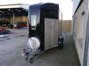 Remolque de Aluminio para Ganado o Caballos, Transportador de 4 Ruedas con Eje - Product Image 2