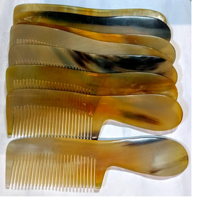 Peignes faits à la main en corne de buffle sur mesure pour salons de coiffure et coiffeurs pour la revente dans les tons bruns - Product Image 3