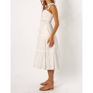 Robes blanches pour femmes, vêtements tendance avec une silhouette flatteuse, idéales pour le style quotidien et les occasions spéciales - Product Image 4