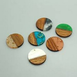 Posavasos de resina elegante y funcional de Crescent Crafts que ofrece durabilidad, elegancia y posavasos de nogal vibrantes - Product Image 6