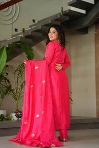 Trajes Punjabi de 3 Piezas para Mujer, Manga Larga, Totalmente Bordados, con Conjunto Chunari, Precio de Fábrica - Product Image 3