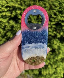 Abrebotellas de resina Premium hecho a mano con atractivo diseño artístico perfecto para regalos de ocasiones especiales y fines decorativos - Product Image 5