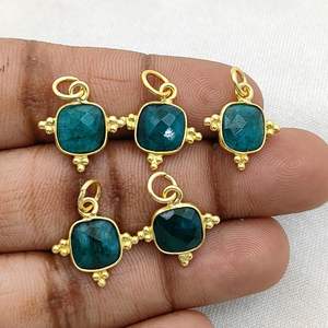 Colgante de Esmeralda con forma de cojín, abalorio de piedras preciosas facetadas, colgantes de moda de acero inoxidable chapados en oro de 14 quilates para hacer un aniversario - Product Image 6