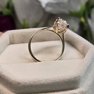 Anillos de compromiso y aniversario de lujo de oro rosa de 14K con 5 filas de moissanita cultivada en laboratorio, estilo hip hop, que pasan la prueba del diamante. - Product Image 5
