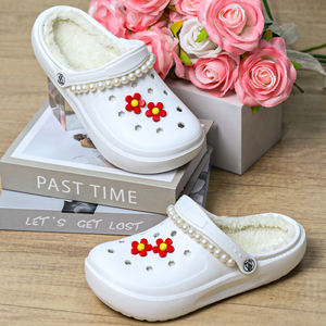 Sabots d'hiver doublés pour femmes, en coton polaire, semelle supérieure en EVA, antidérapants, légers, chauds, à enfiler, chaussures de <span class=keywords><strong>jardin</strong></span>, décor floral rouge perlé - Product Image 3