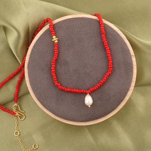 Bijoux de plage d'été pour femmes pendentif de perles d'eau douce naturelles avec collier de perles rouges minuscules collier de perles de rocaille causal quotidien - Product Image 1