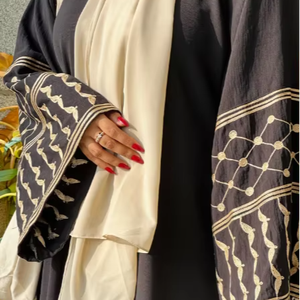 Robe longue droite en crêpe unie respirante 100 % polyester, col rond, ornée de cristaux, idéale pour les soirées et occasions formelles – Collection été KBK - Product Image 1