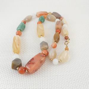 Collar de Moda con Modelo de Ángel en Resina Epoxi Glaseada de Alta Calidad, Diseño Personalizado para Bodas - Product Image 1