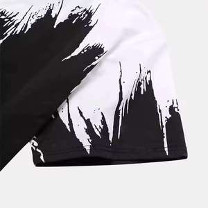 เสื้อยืดแขนสั้นผู้ชายสีดำขาวลายเพ้นท์สีสันตัดกัน คอกลม ทรงปกติ สวมใส่สบาย - Product Image 5