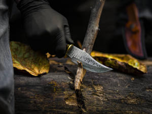 Couteau de chasse à lame fixe en acier Damas fait main OEM, manche en corne de cerf, lame à pointe clip, haute durabilité, garantie 3 ans, étui en cuir - Product Image 2