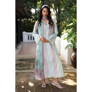 QALAMQAR Ensemble 3 pièces style bohème collection printemps/été : chemise en mousseline imprimée et brodée avec dupatta en soie et pantalon - BIC-042 - Product Image 1
