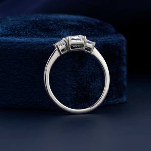 Anillo de bodas de oro sólido de 10K, 14K, 18K personalizado de fábrica, corte Asscher, Diamante Natural, tres piedras, anillo de compromiso 2023 para hombres y mujeres - Product Image 6