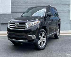 Toyota Highlander SUV d'occasion 2013 avec faible kilométrage - Product Image 2