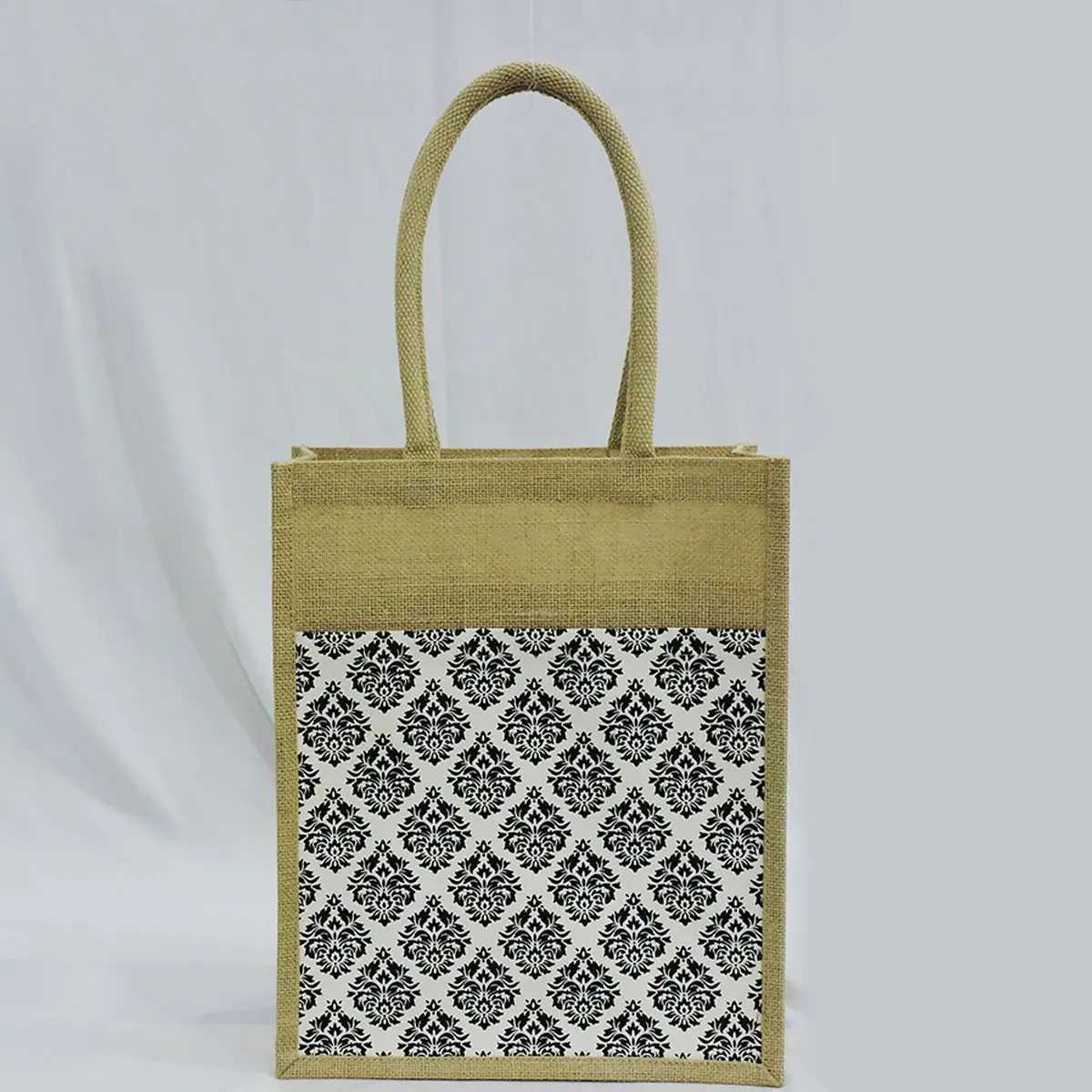 Красивая модная сумка для покупок с мягкими ручками из джута с внешним карманом и черным мотивом шелковой трафаретной печати