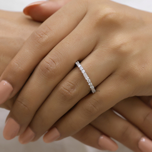 1.12 Cttw émeraude et coupe ronde Moissanite diamant bande de mariage, ensemble de mariée correspondant bande empilable pour les femmes - Product Image 3