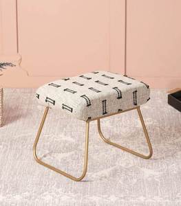 Tabouret Art Déco en velours avec base en métal plaqué or, élégant repose-pieds ottoman pour mariages, Pâques, Diwali et autres festivités - Product Image 1