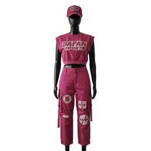 Ensemble haut court et pantalon cargo en twill de coton premium 240 GSM pour femme, toucher doux, couleurs unies, logo imprimé. - Product Image 1