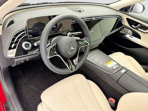 Mercedes-Benz Classe E 450 4MATIC Berline d'occasion en excellent état, boîte automatique 9 vitesses, 375 ch, à vendre - Product Image 4