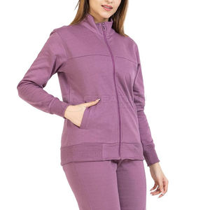 Conjunto de chándal atlético para mujer con logotipo personalizado, ropa de entrenamiento para correr, gimnasio y estilo de vida activo - Product Image 3