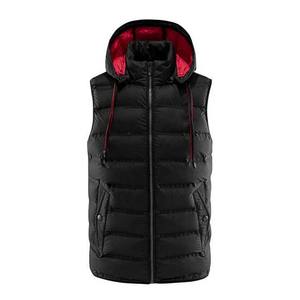 Gilet matelassé en toile rouge style urbain pour homme, col montant, coupe ajustée, léger et chaud, avec logo frontal, idéal pour le quotidien et les activités extérieures en hiver. - Product Image 1
