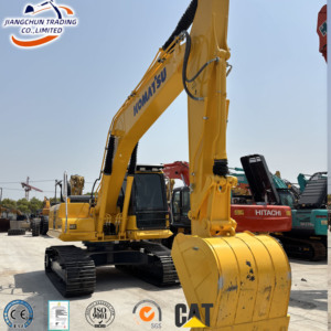 Excavatrice hydraulique Komatsu PC210, puissante machine à chenilles avec moteur, boîte de vitesses et moteur pour les travaux de construction, de terrassement et de voirie - Product Image 1