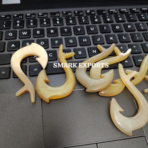 Colgante de anzuelo de cuerno de búfalo hecho a mano para fabricación de joyas forma de gancho pulido Natural accesorio de collar hecho a mano único - Product Image 1