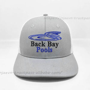 Gorra deportiva de malla blanca con logotipo bordado 2D personalizado, uso diario clásico y enérgico para adultos, hábilmente elaborada en Vietnam - Product Image 1