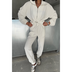 Conjunto Deportivo de Tela Blanca, Regalo Perfecto para Entusiastas del Deporte - Product Image 3