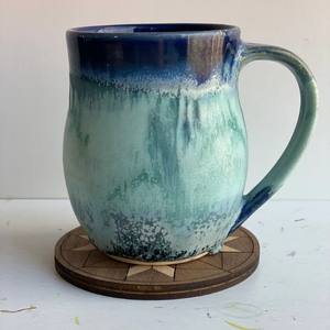 Dessous de verre rond en bois fait à la main avec support absorbant réutilisable tapis de tasse noyer chaud sous-verres en noyer tapis et tampons - Product Image 6