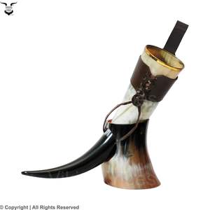 Corne à boire vintage artisanale 100% naturelle avec bouton en laiton intégré, écologique, sans odeur, hautement polie, cornes à bière et à café viking - Product Image 1