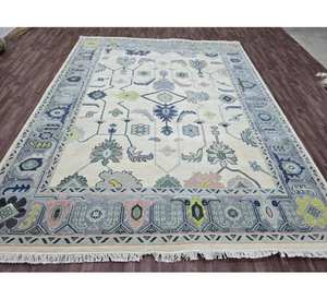 Alfombra de lana multicolor de diseño abstracto premium, alfombra tejida de alta gama con base de algodón para uso en la sala de estar del hogar. - Product Image 1