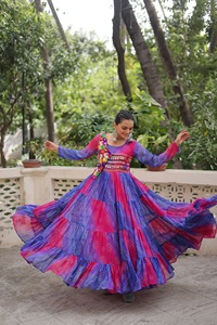 Dernière fausse georgette exclusive avec impression Leheriya et Bandhani avec fabricant de robe patch Kutchi d'Inde - Product Image 3